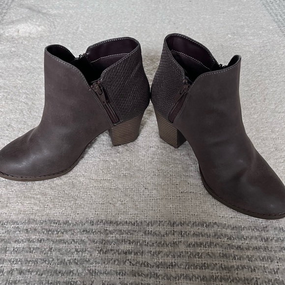 Womens size 6.5 - brown - booties - Picture 4 of 5